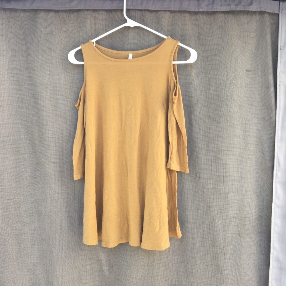 Green shoulder less top